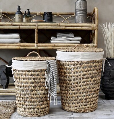 Korg Flätad Vattenhyacinth från Chic Antique i rustik miljö