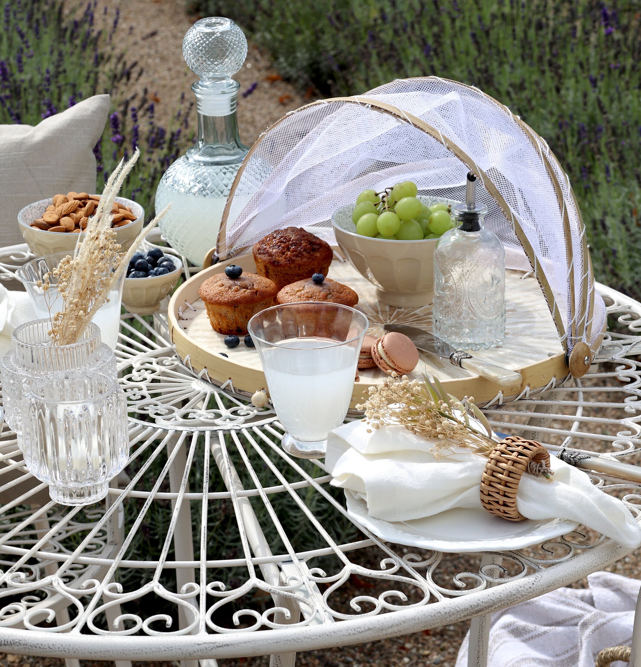 Serveringsfat Med Överdragbart Nät från Chic Antique på bord