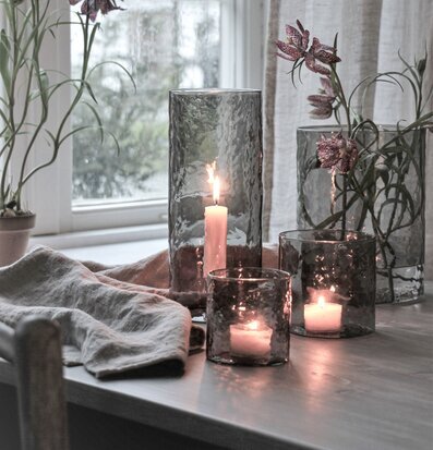 Bild av harmoniskt arrangemang med ljus och natur