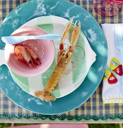 Plastbestick Mint från Rice på somrig lantlig bordsdukning