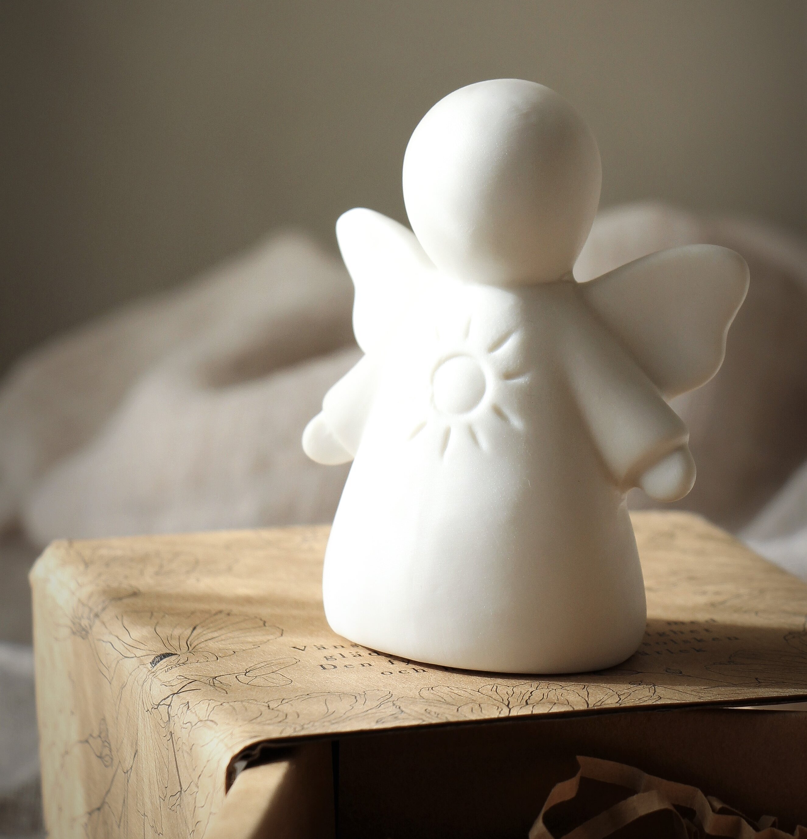 Ängel Vänskap Inkl Gåvobox från Majas Cottage i vit keramik