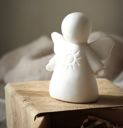 Ängel Vänskap Inkl Gåvobox från Majas Cottage i vit keramik