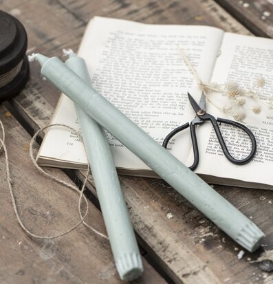 Stearinljus Grön Set/4 från IB Laursen på rustik träyta