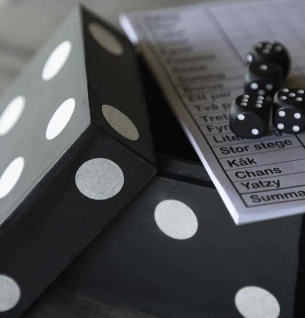 Yatzy Trätärning Inkl Block/Tärningar från Different Design