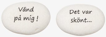 Vit Sten - Vänd På Mig från Different Design med svart text