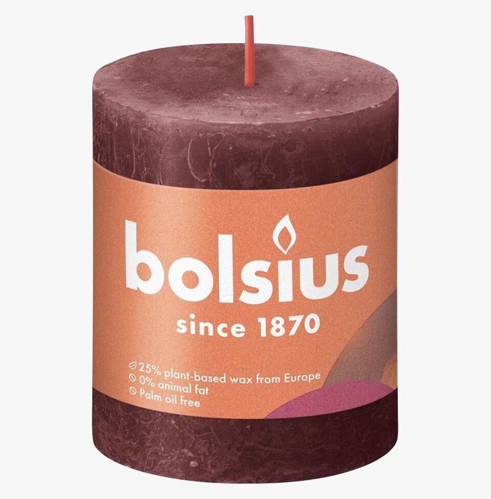 Blockljus 8cm Velvet Red från Bolsius med beige etikett