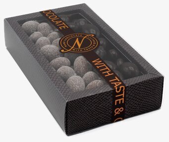 Bild av elegant förpackning med mandlar i två smaker