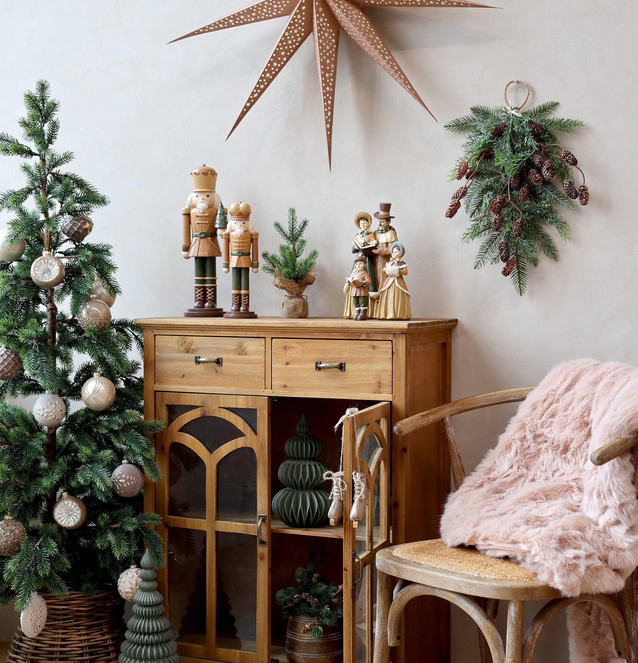 Julkör Antique Caramel från Chic Antique i julig inredning