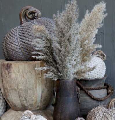 Pumpa Stor Antique Mocca från Chic Antique i rustik miljö