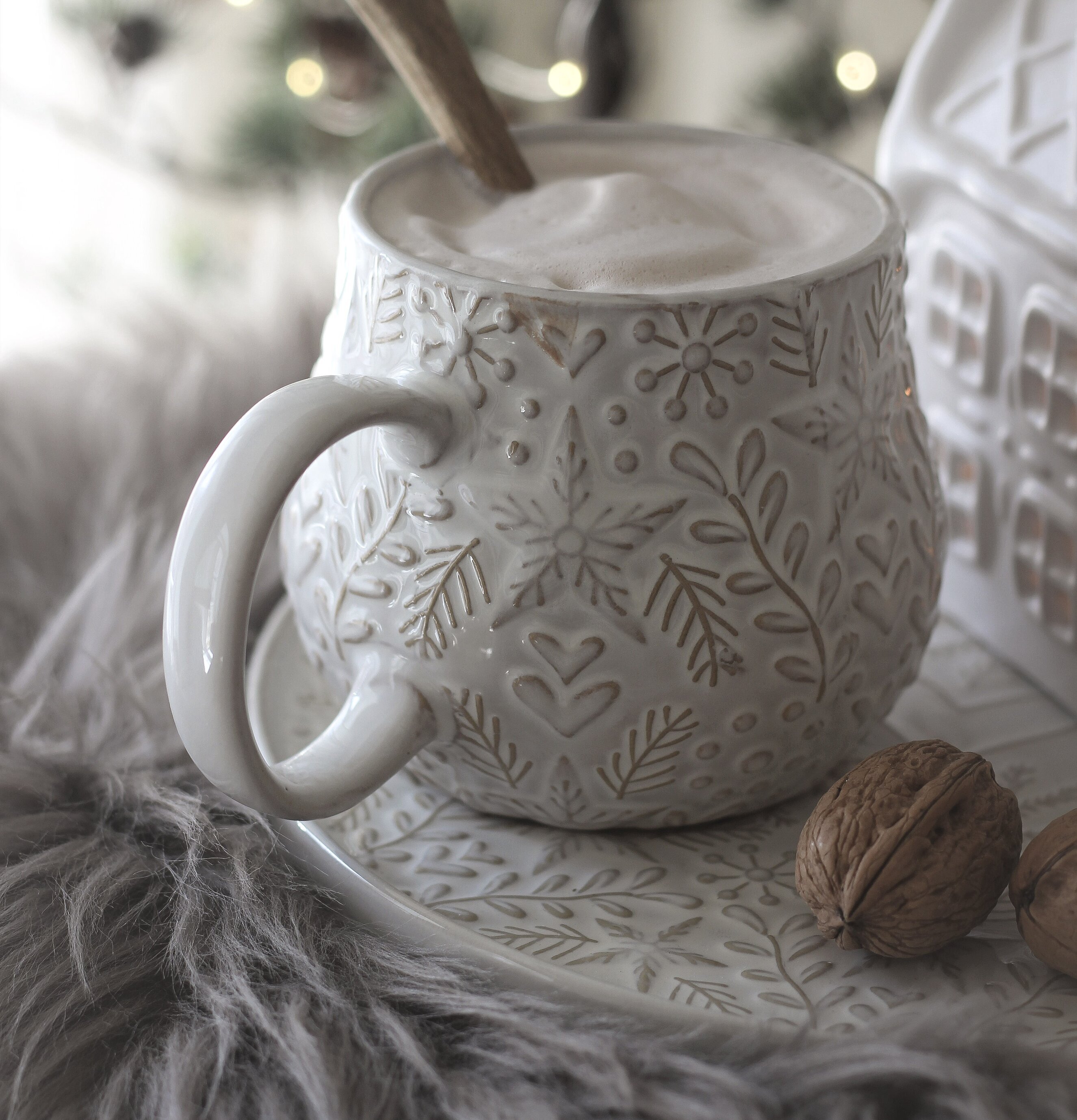 Tallrik Winter Heart - Majas Cottage i vintrig atmosfär