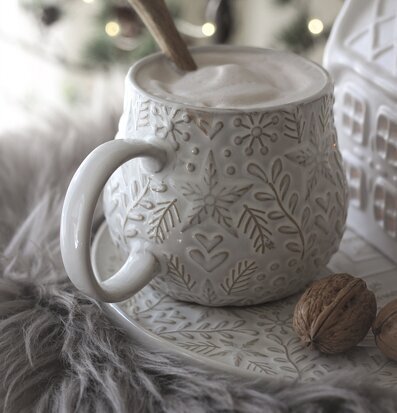 Tallrik Winter Heart - Majas Cottage i vintrig atmosfär