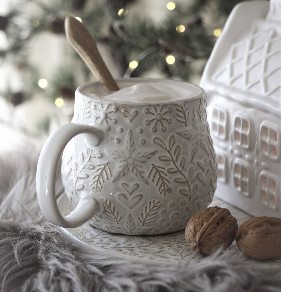 Mugg Winter Hearts - Majas Cottage på lurvig pläd med valnötter