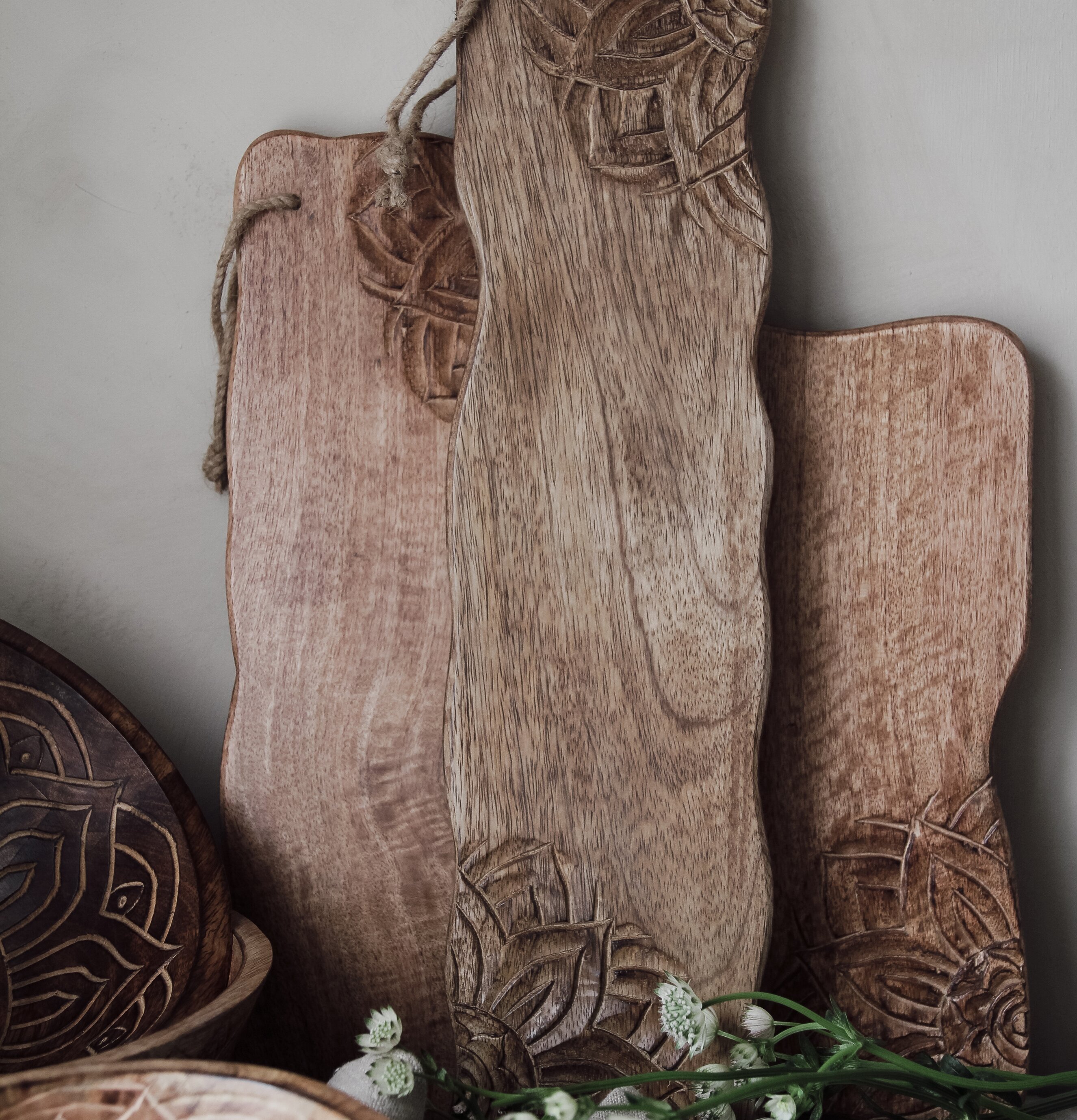 Skärbräda Fleur Mellan från Majas Cottage med blommönster