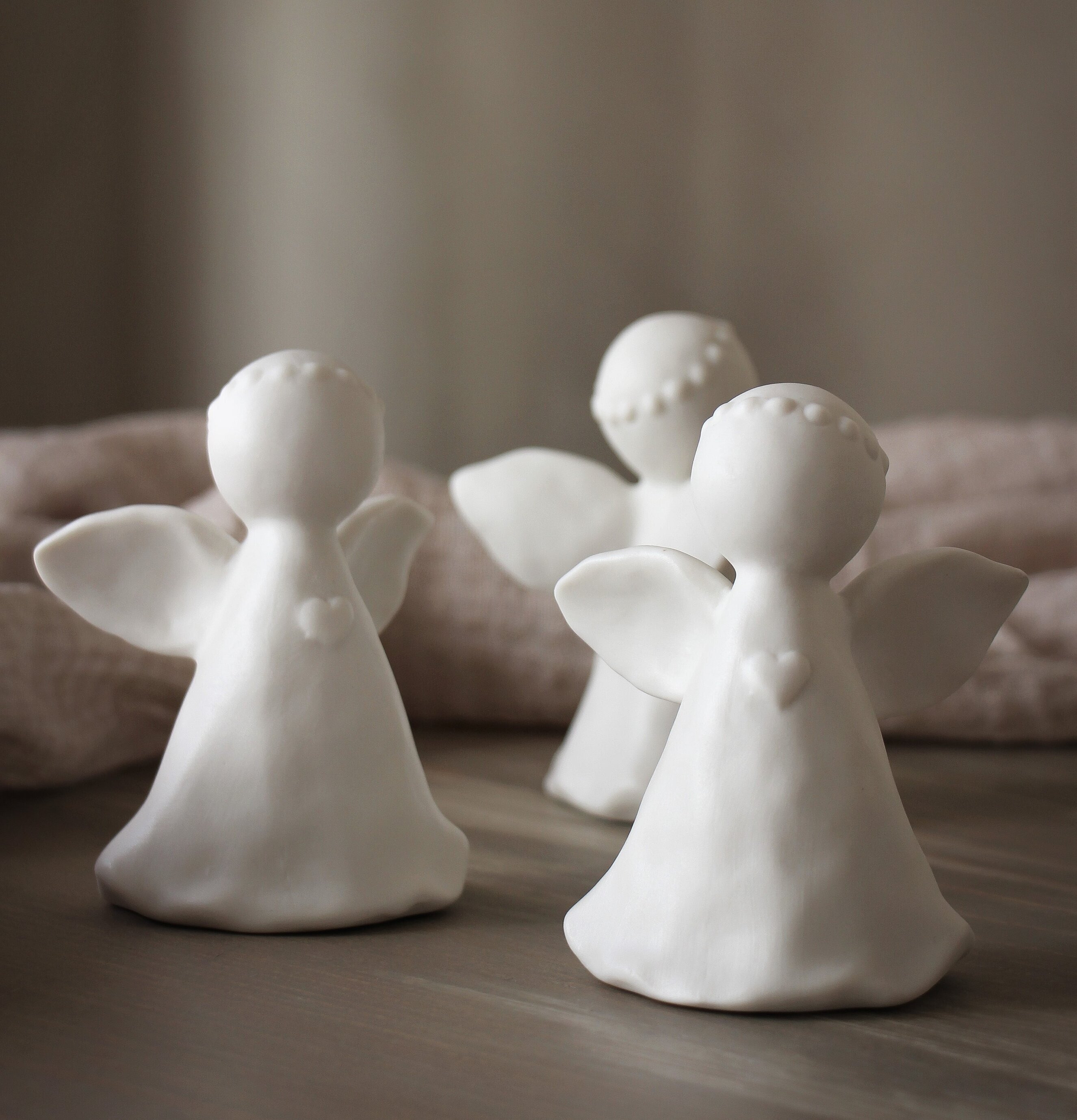 Guardian Angel Heart Liten från Majas Cottage på ljusgrå yta