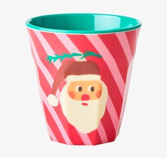 Foto av livfull mugg med julmotiv och färgglatt mönster