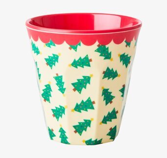 Bild av charmig mugg med julgransmotiv för julstämning