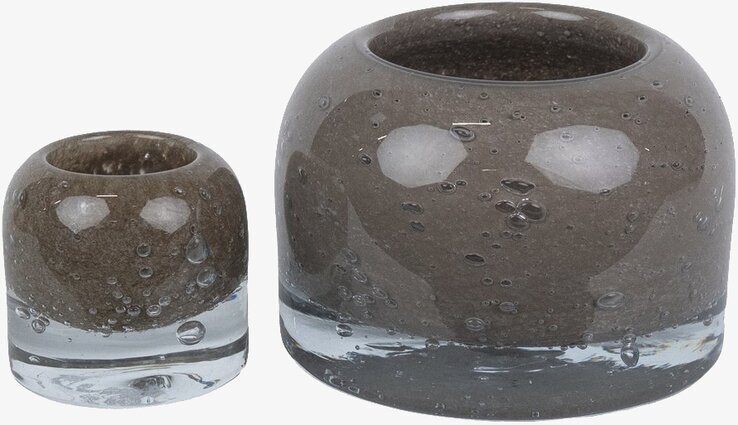 Bild av eleganta ljuskoppar i taupe-ton på vit bakgrund