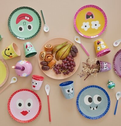 Barntallrik 6-Pack Face Print från Rice i färgglad visning