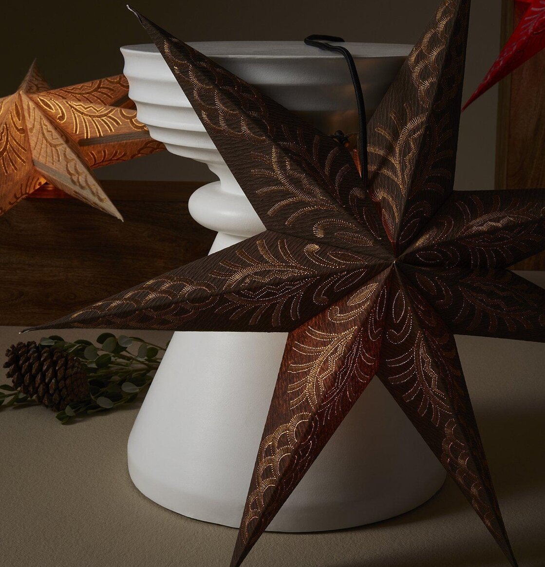 Julstjärna Celeste Star Brown/Gold från PR Home i julmiljö