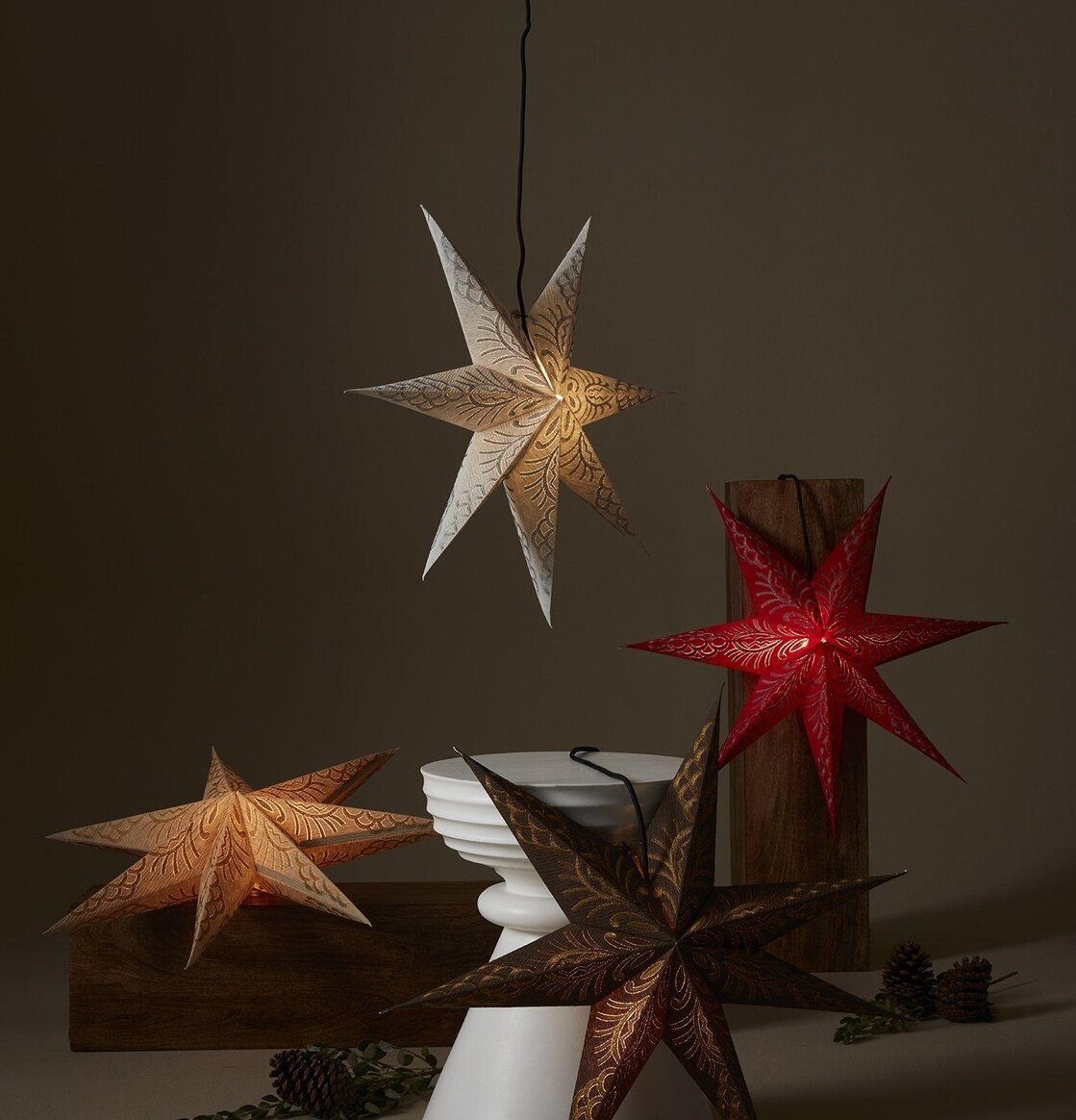 Julstjärna Celeste Star Golden Sand från PR Home i fönster