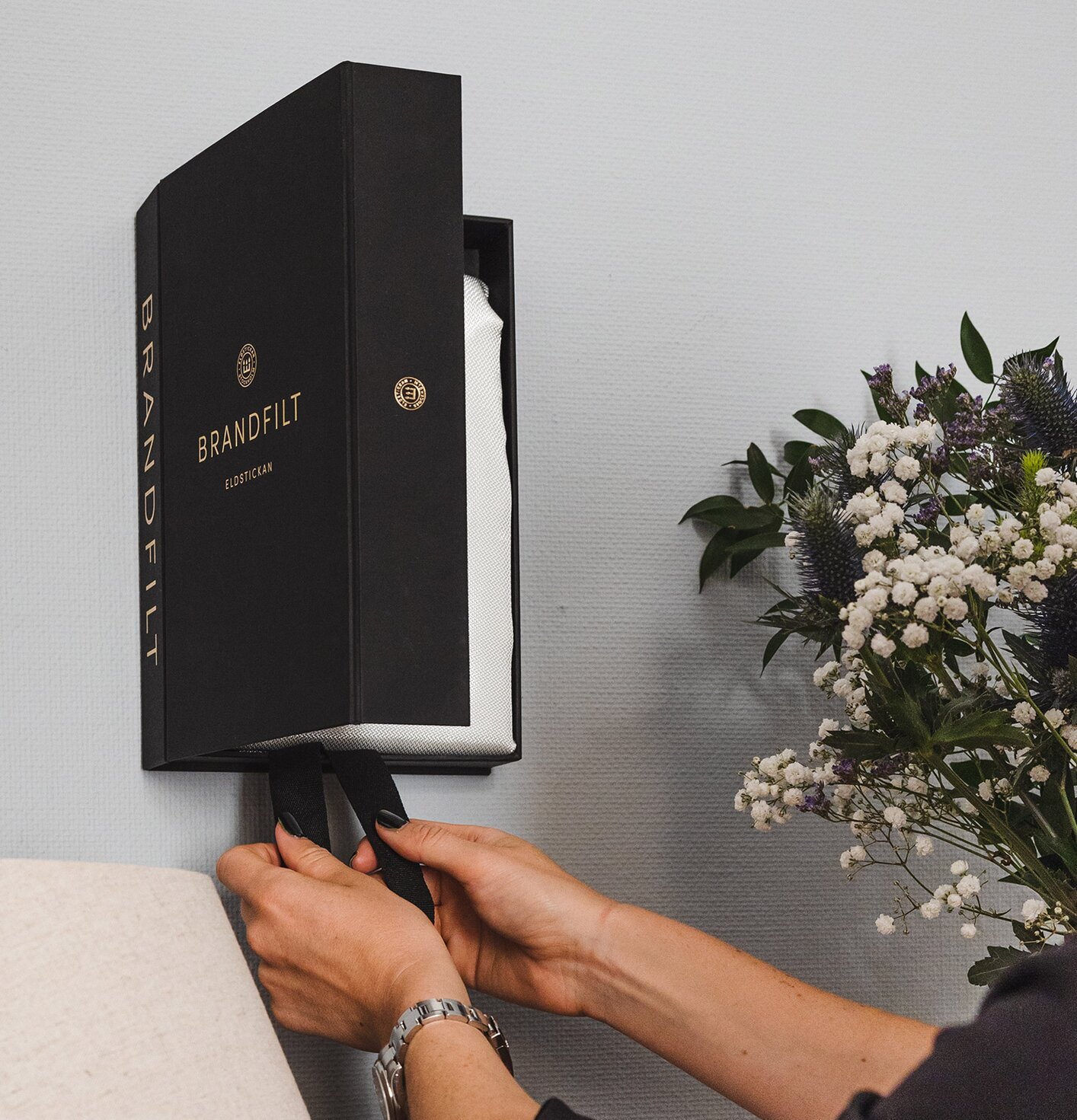 Brandfilt Eldstickan från Eldstickan i elegant svart fodral