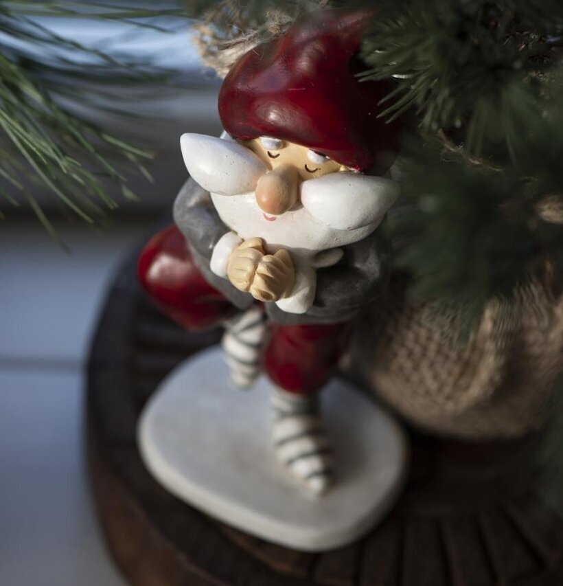 Tomte Yoga från IB Laursen i yogaposition, juldekoration