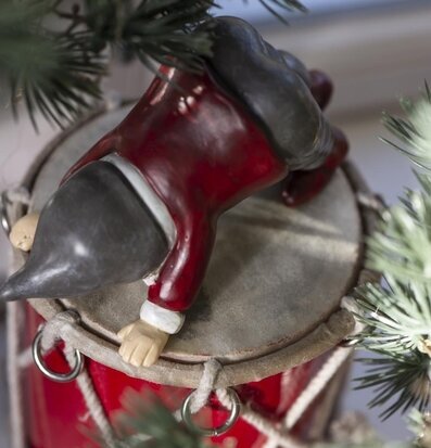 Tomte Yoga från IB Laursen i en lekfull yogaposition