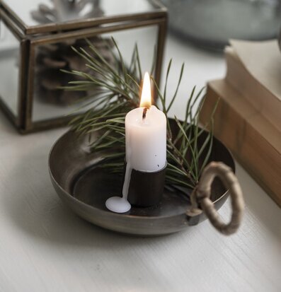 Ljusstake Med Handtag från IB Laursen med rustik charm