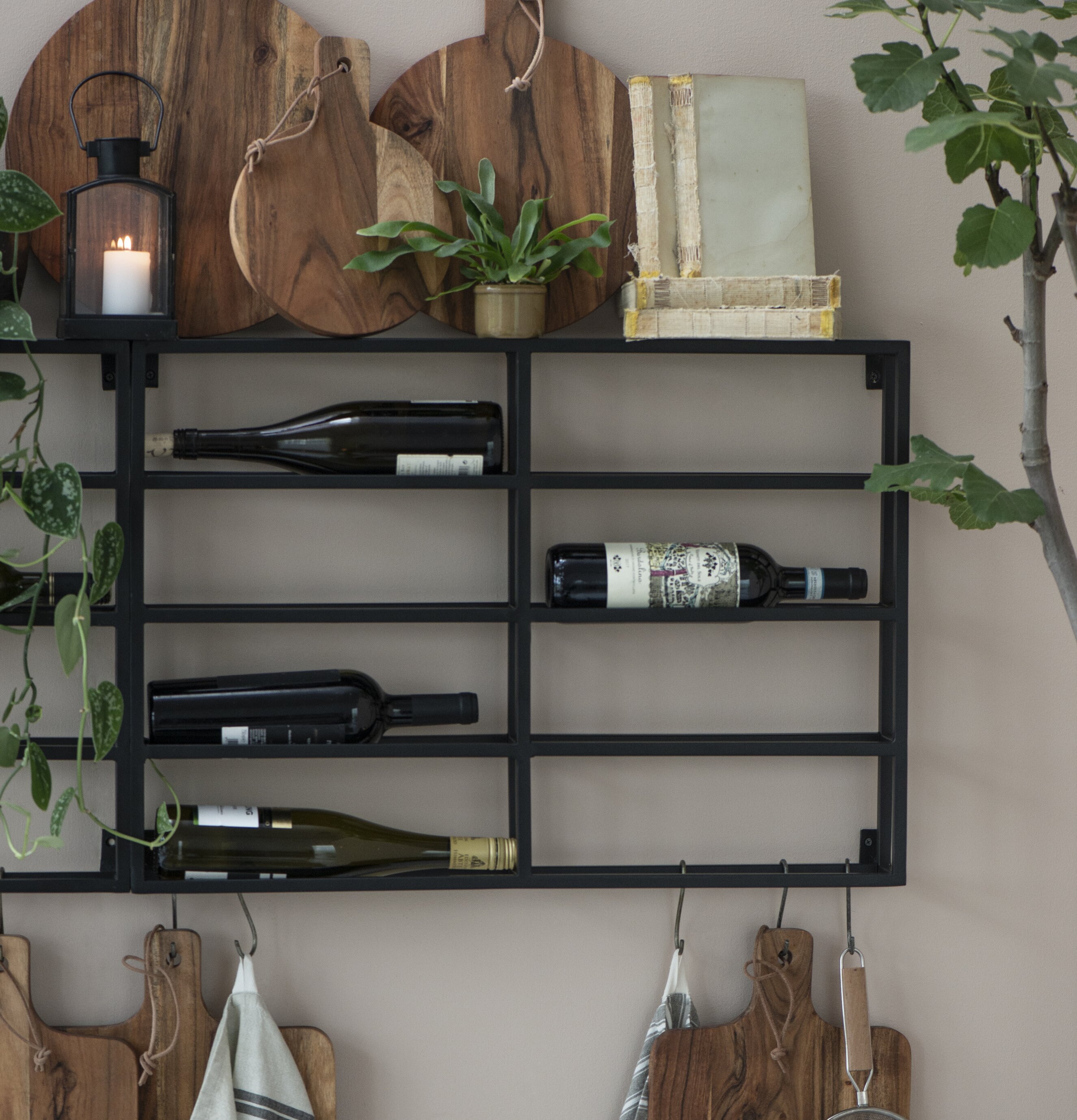 Vinställ Antiksvart Vägg från IB Laursen monterad på vägg