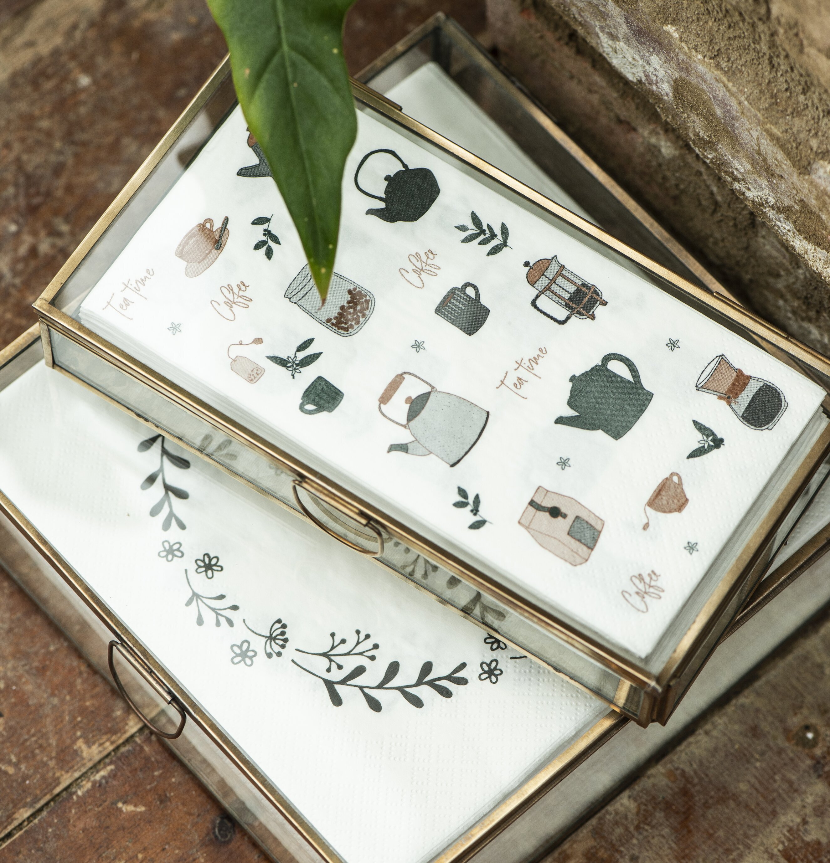 Glasbox Avlång Solitaire Mässing från IB Laursen på träbord