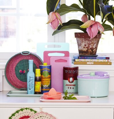 Skärbräda 3-Pack från Rice i pastellfärger i köksmiljö