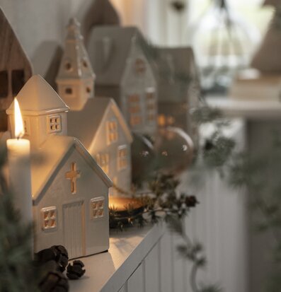 Bild av stämningsfull inredningsdetalj i cremefärg