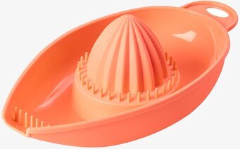 Citruspress från Rice i orange plast med hällpip och handtag