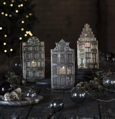 Ljushållare Husfasad Mässing från IB Laursen på träbord