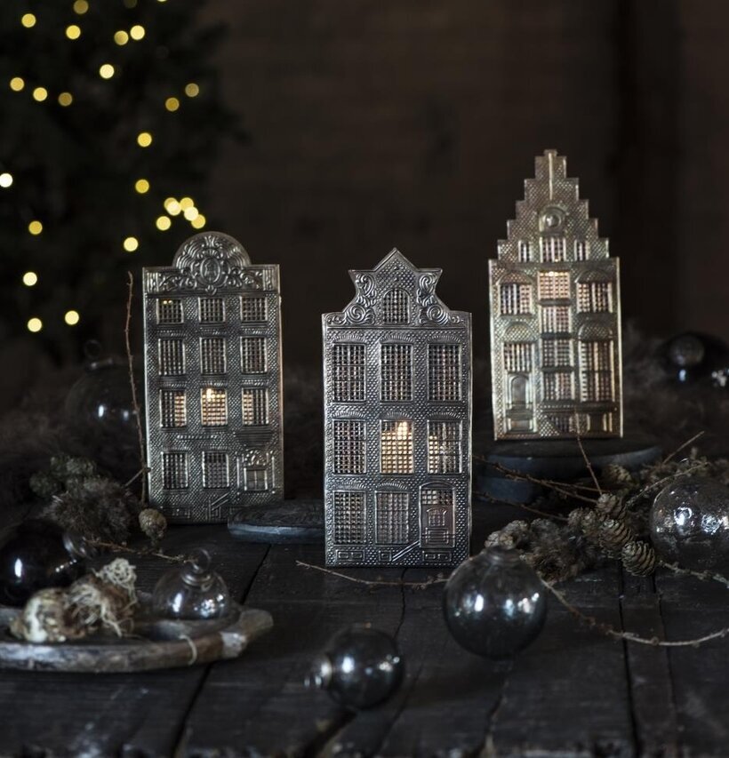 Ljushållare Husfasad Mässing från IB Laursen på träbord