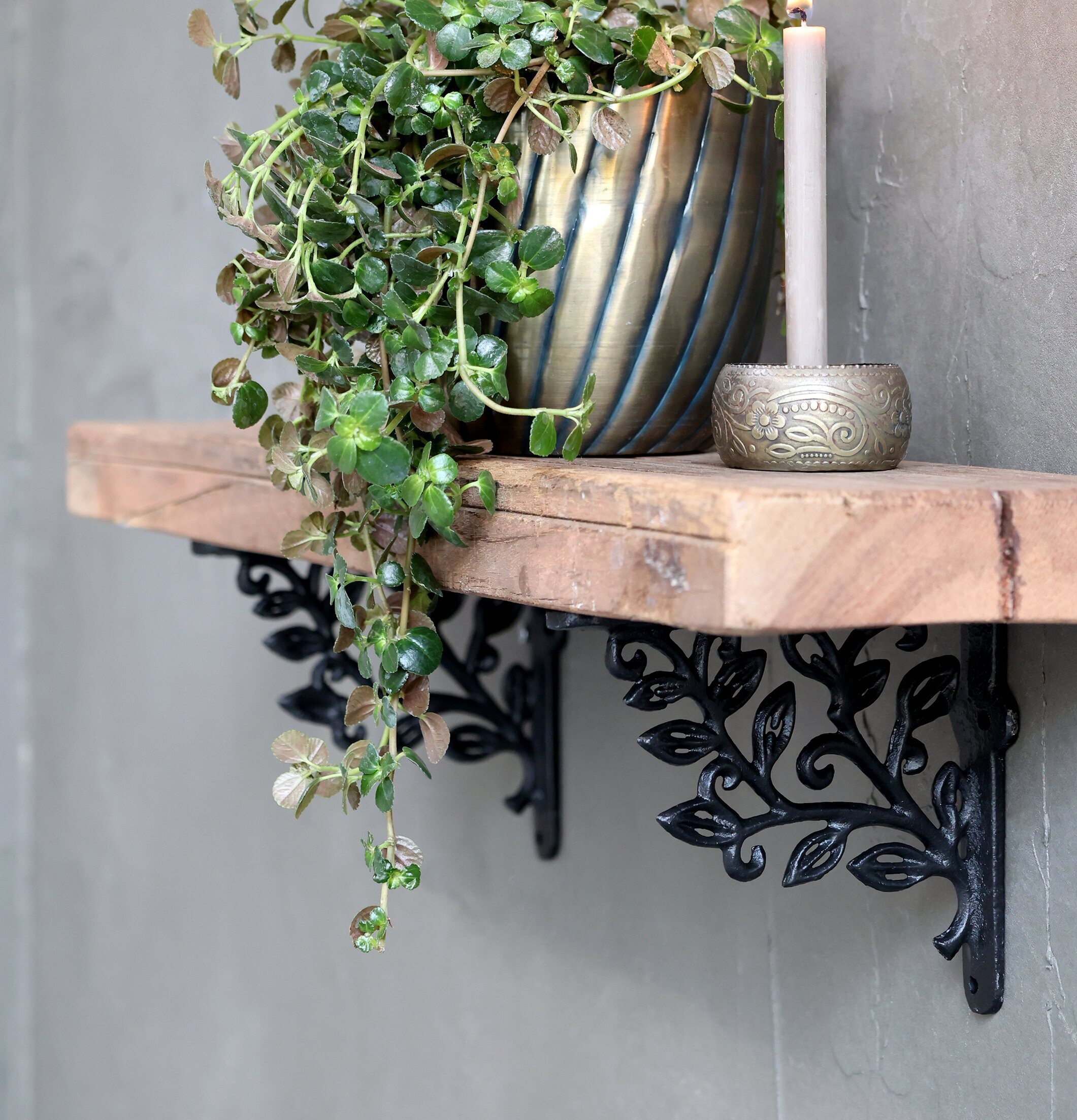 Hyllkonsol Blomsterdekor Antiksvart från Chic Antique