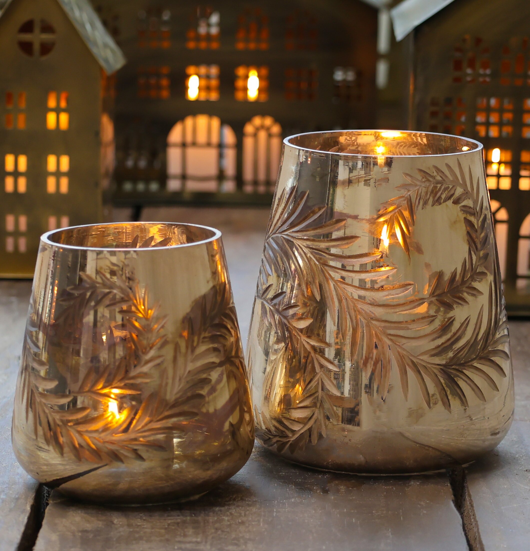 Bild av elegant inredning med ljuslyktor och värme