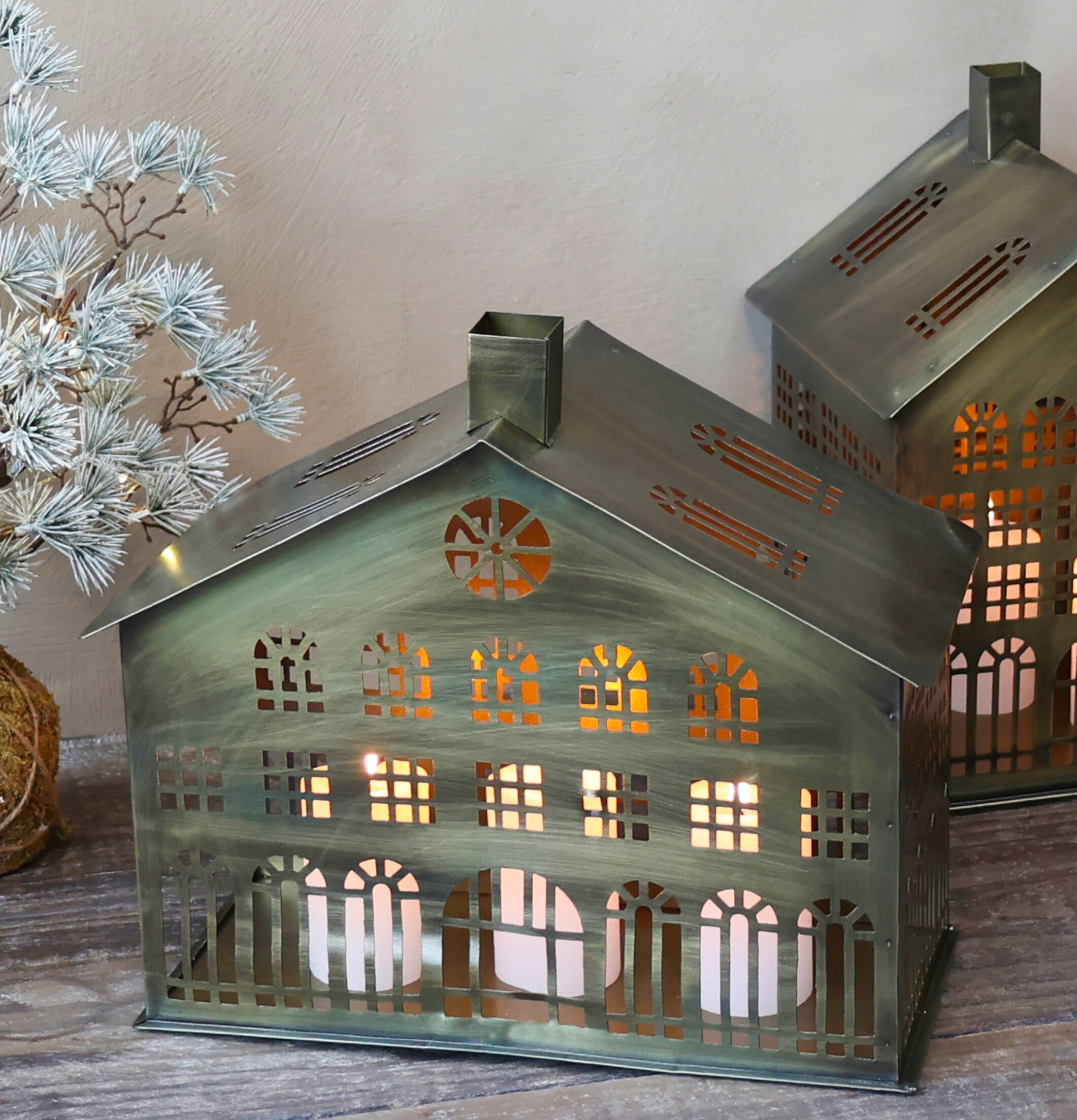 Ljuslykta Hus #6 Antik Mässing från Chic Antique i par