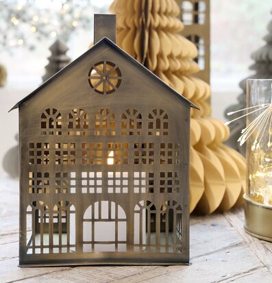 Bild av elegant ljuslykta med antik mässingsdesign