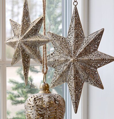 Stjärna Dekor Antik Mässing Stor från Chic Antique i fönster