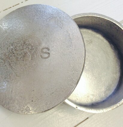 Box Keys från THG - robust nyckelask i metall med rå finish