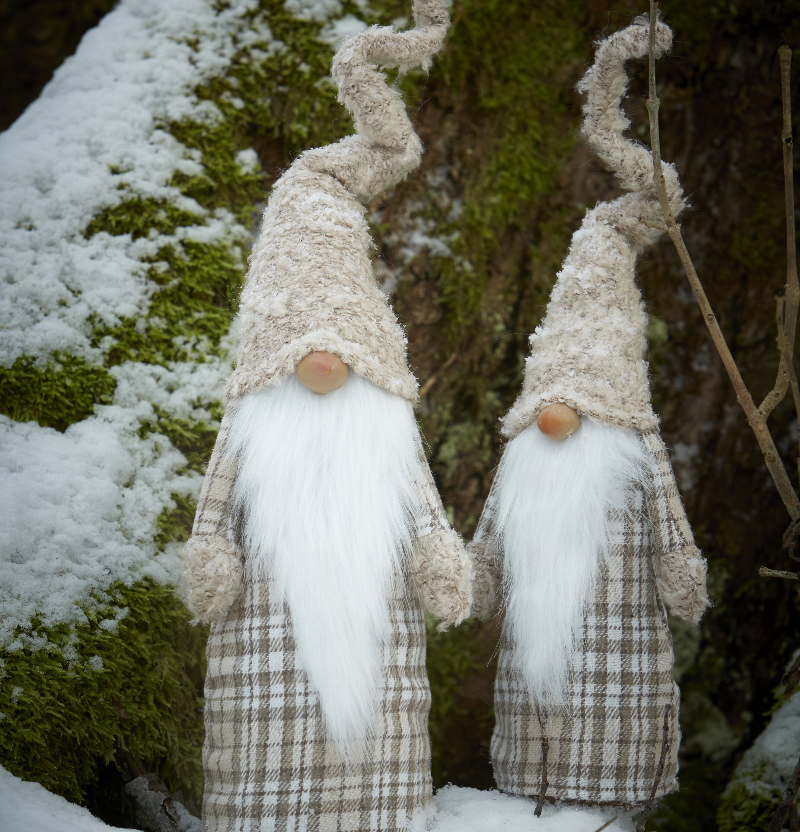 Harald Tomte Stående Stor från Wikholm Form i vintersnö