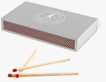 Tändsticksask Grå från Solstickan med tre lösa tändstickor