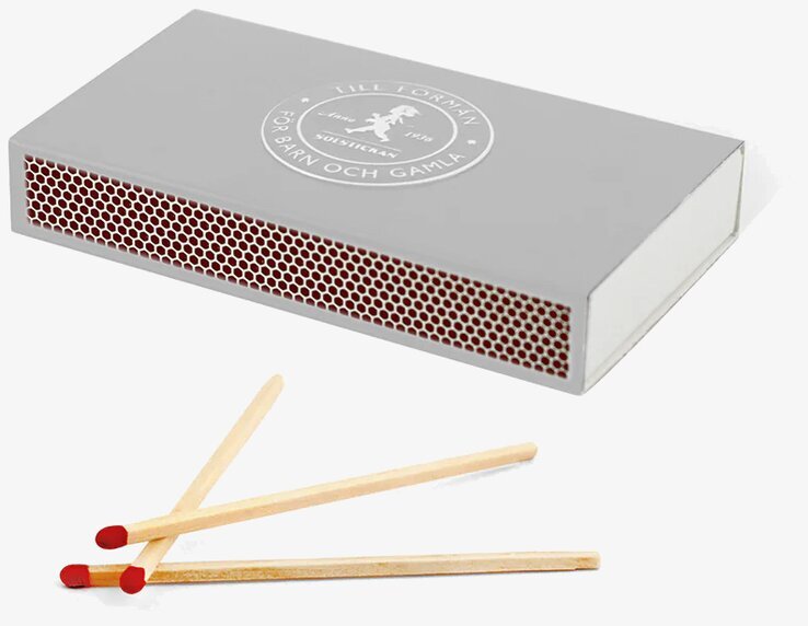 Tändsticksask Grå från Solstickan med tre lösa tändstickor
