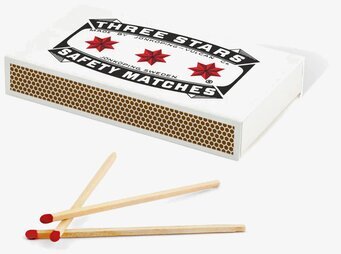 Tändsticksask Three Stars från Solstickan med tre tändstickor