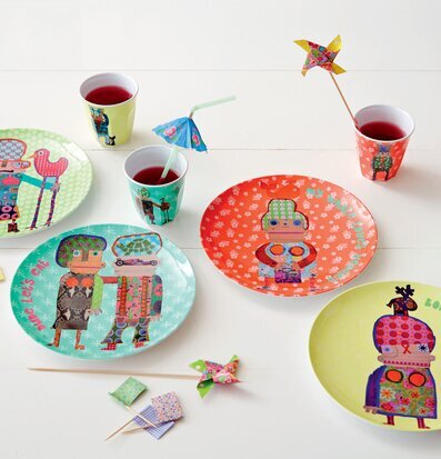 Melamintallrik Aqua från Rice med färgglada karaktärer