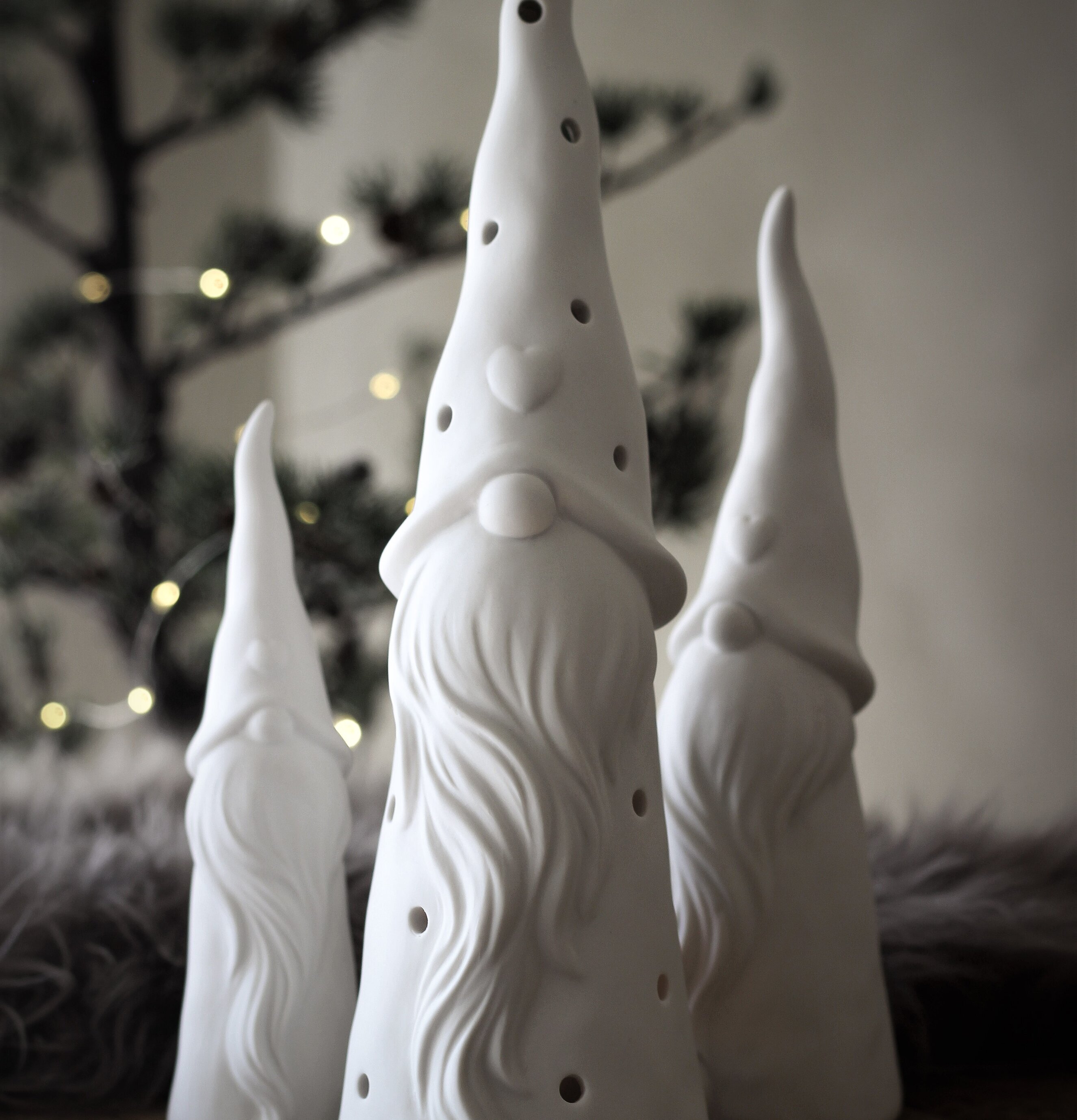 Stående Tomte Heartly Liten - Majas Cottage, vit keramik