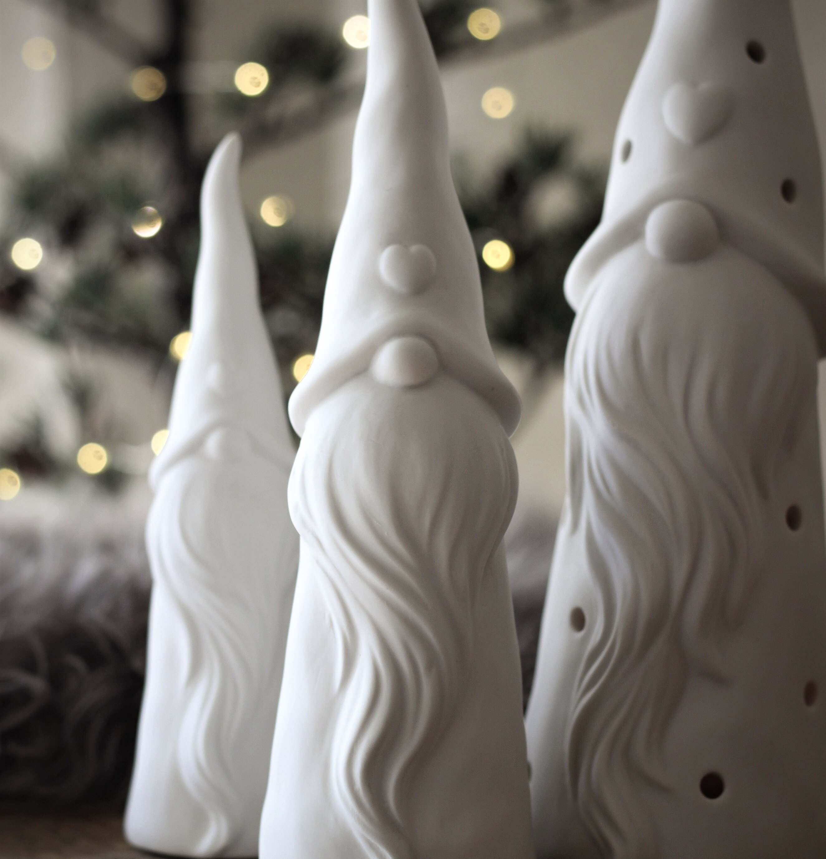 Stående Tomte Heartly Mellan - Majas Cottage på träbord