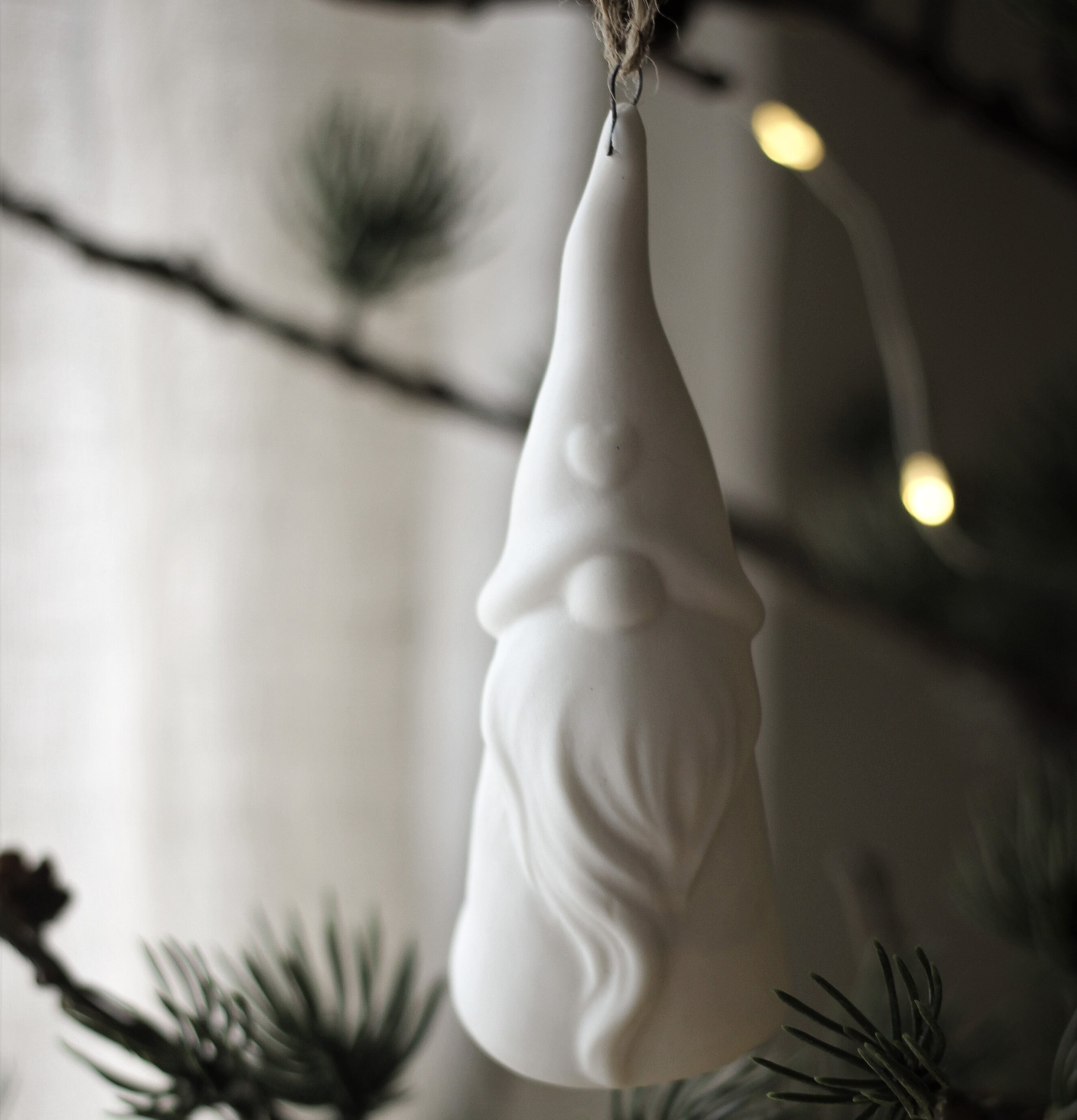 Tomte Hängande - Majas Cottage i gran, vit, rustik design