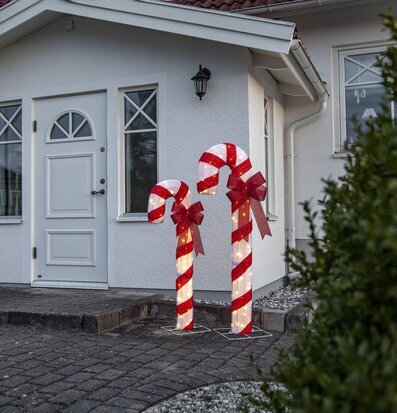 Utomhusdekoration CandyCane Large från Star Trading vid hus